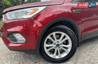 Внедорожник / Кроссовер Ford Escape 2018 в 