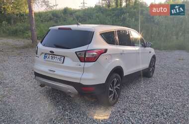 Позашляховик / Кросовер Ford Escape 2016 в 