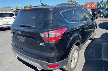 Внедорожник / Кроссовер Ford Escape 2018 в 