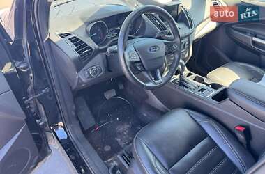 Внедорожник / Кроссовер Ford Escape 2018 в 
