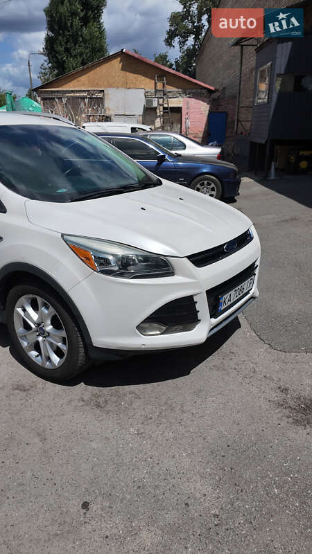 Внедорожник / Кроссовер Ford Escape 2015 в 
