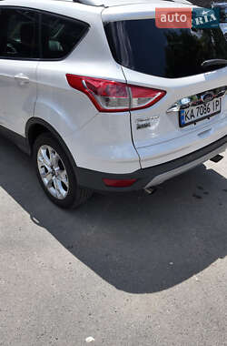 Внедорожник / Кроссовер Ford Escape 2015 в 