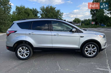 Внедорожник / Кроссовер Ford Escape 2018 в 