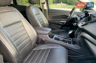 Внедорожник / Кроссовер Ford Escape 2018 в 