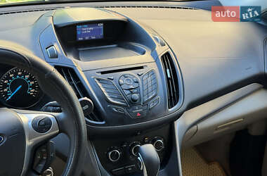 Внедорожник / Кроссовер Ford Escape 2013 в 
