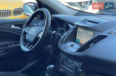 Внедорожник / Кроссовер Ford Escape 2017 в 