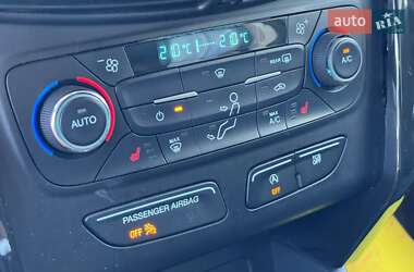 Внедорожник / Кроссовер Ford Escape 2017 в 