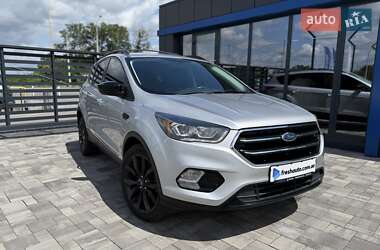 Внедорожник / Кроссовер Ford Escape 2017 в 