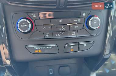 Внедорожник / Кроссовер Ford Escape 2017 в 