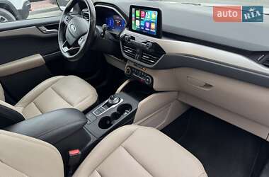 Внедорожник / Кроссовер Ford Escape 2020 в 