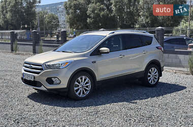 Внедорожник / Кроссовер Ford Escape 2017 в 