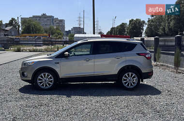 Внедорожник / Кроссовер Ford Escape 2017 в 