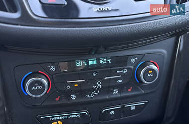 Внедорожник / Кроссовер Ford Escape 2017 в 