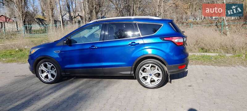 Внедорожник / Кроссовер Ford Escape 2016 в Черноморске