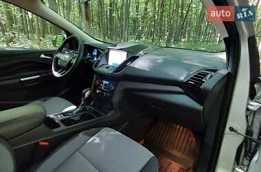 Внедорожник / Кроссовер Ford Escape 2019 в 
