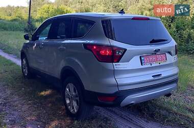 Внедорожник / Кроссовер Ford Escape 2019 в 