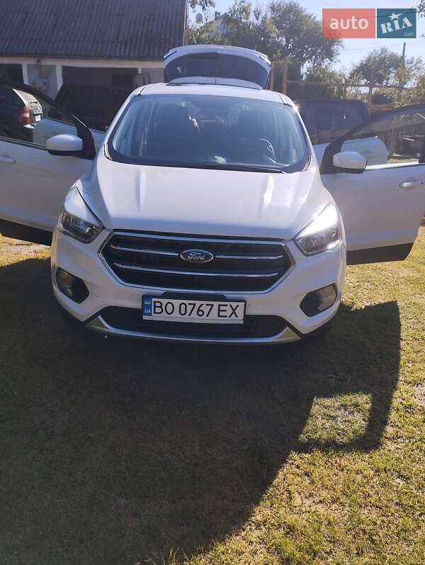 Внедорожник / Кроссовер Ford Escape 2017 в Кременце