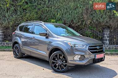 Позашляховик / Кросовер Ford Escape 2018 в Луцьку
