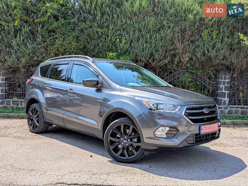 Внедорожник / Кроссовер Ford Escape 2018 в 