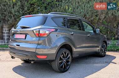 Внедорожник / Кроссовер Ford Escape 2018 в 