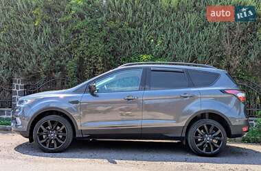 Внедорожник / Кроссовер Ford Escape 2018 в 