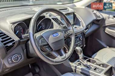 Внедорожник / Кроссовер Ford Escape 2018 в 
