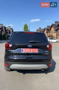 Позашляховик / Кросовер Ford Escape 2019 в 