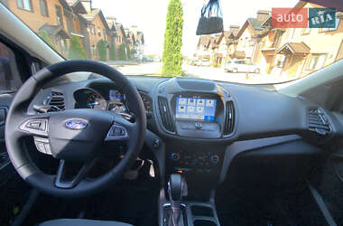 Позашляховик / Кросовер Ford Escape 2019 в 