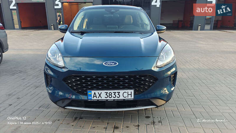 Внедорожник / Кроссовер Ford Escape 2020 в 