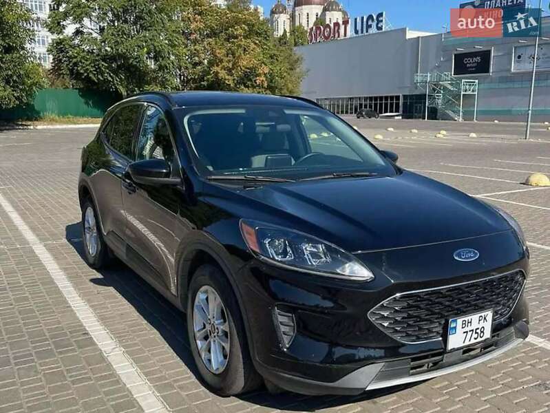 Позашляховик / Кросовер Ford Escape 2020 в 