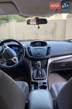 Внедорожник / Кроссовер Ford Escape 2012 в 