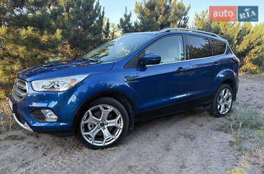 Внедорожник / Кроссовер Ford Escape 2018 в 