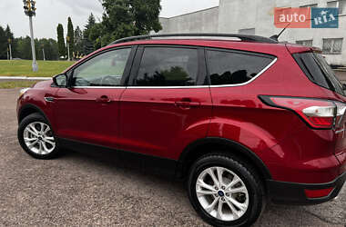 Внедорожник / Кроссовер Ford Escape 2017 в 