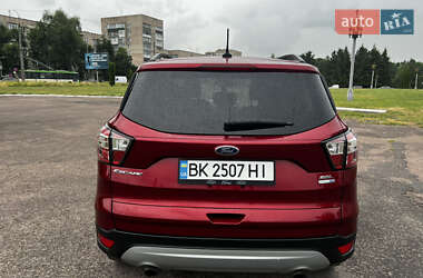 Внедорожник / Кроссовер Ford Escape 2017 в 