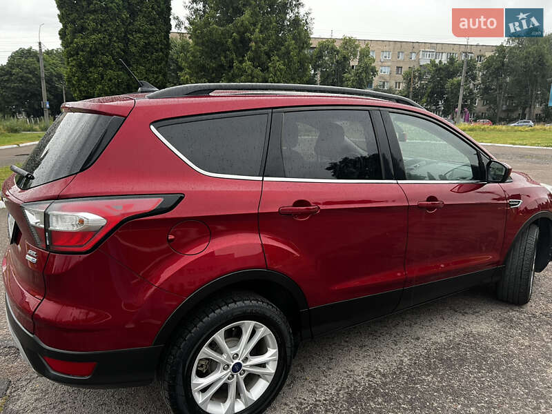 Позашляховик / Кросовер Ford Escape 2017 в Рівному