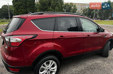 Внедорожник / Кроссовер Ford Escape 2017 в 