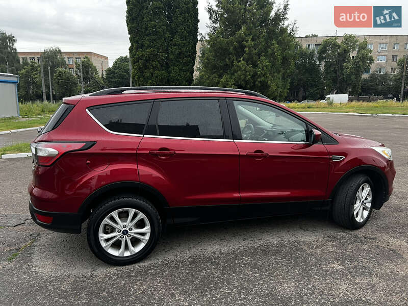 Позашляховик / Кросовер Ford Escape 2017 в Рівному