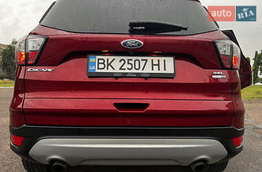 Внедорожник / Кроссовер Ford Escape 2017 в 