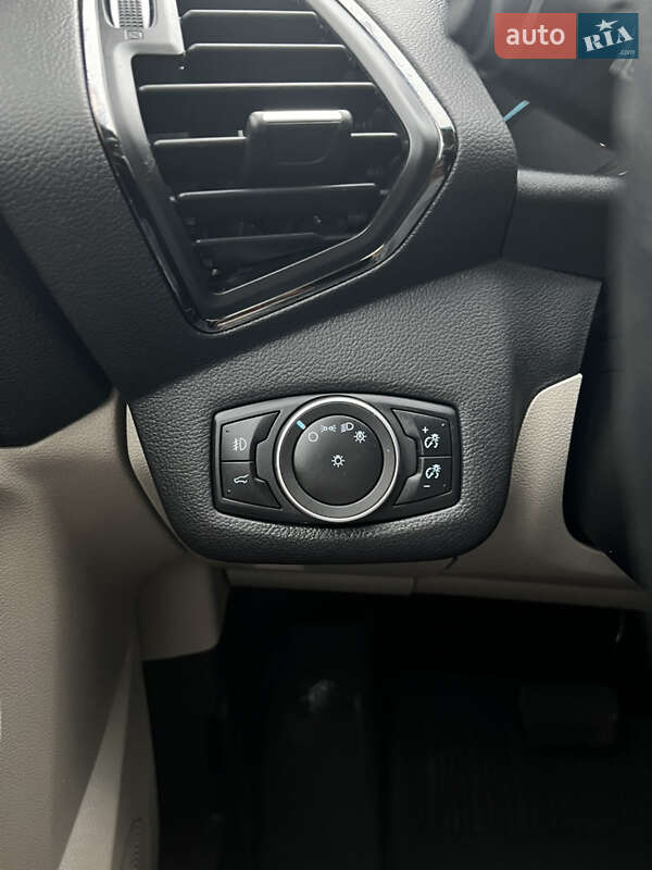 Позашляховик / Кросовер Ford Escape 2017 в Рівному