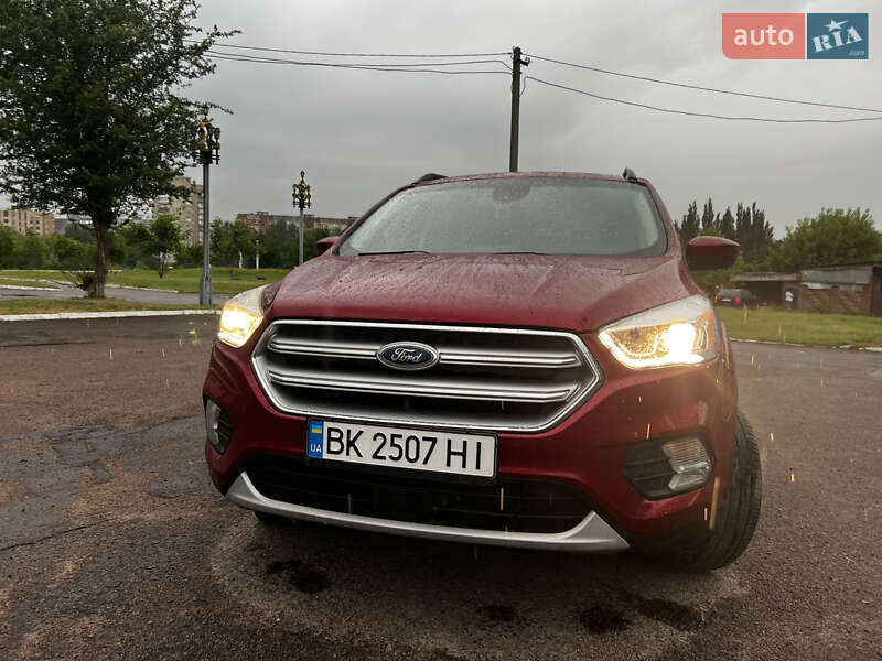 Позашляховик / Кросовер Ford Escape 2017 в Рівному