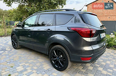 Внедорожник / Кроссовер Ford Escape 2019 в 