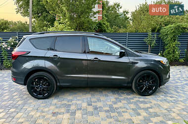 Внедорожник / Кроссовер Ford Escape 2019 в 