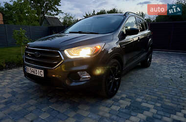 Внедорожник / Кроссовер Ford Escape 2019 в 
