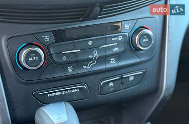 Внедорожник / Кроссовер Ford Escape 2017 в 