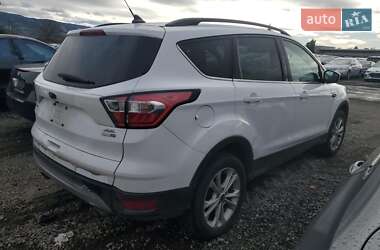 Внедорожник / Кроссовер Ford Escape 2018 в 