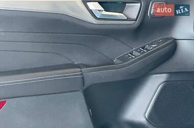 Позашляховик / Кросовер Ford Escape 2022 в 