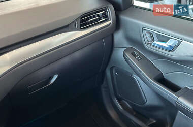 Позашляховик / Кросовер Ford Escape 2022 в 