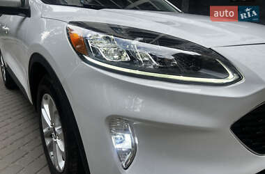 Внедорожник / Кроссовер Ford Escape 2021 в 