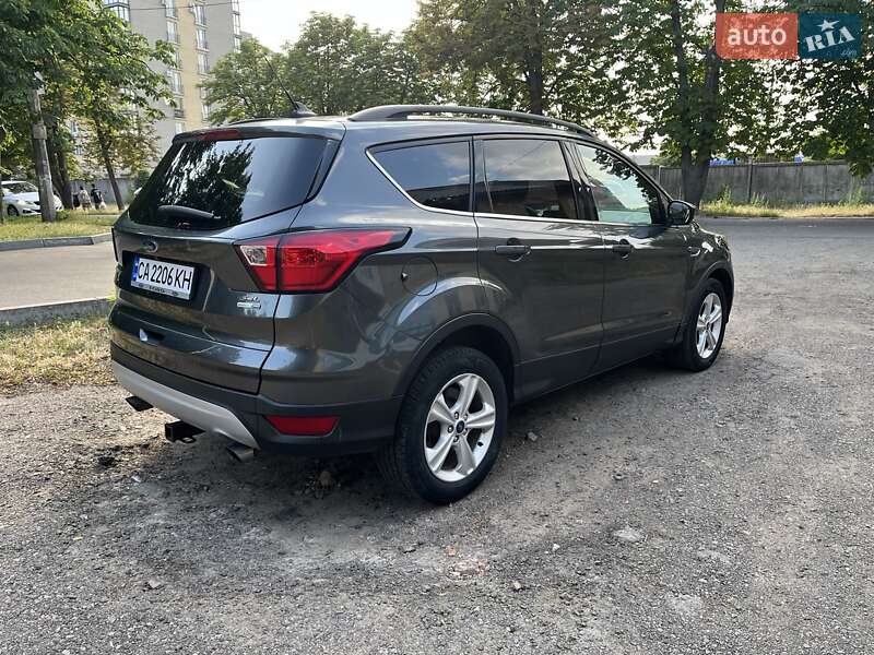 Внедорожник / Кроссовер Ford Escape 2019 в Черкассах