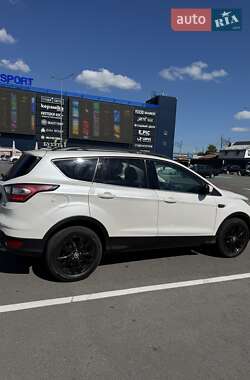 Внедорожник / Кроссовер Ford Escape 2016 в 